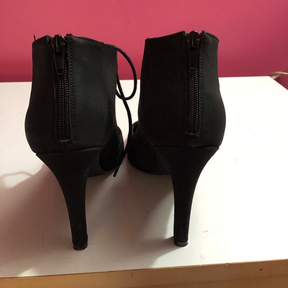 Restricted black tie up heels - Picture 3 of 3